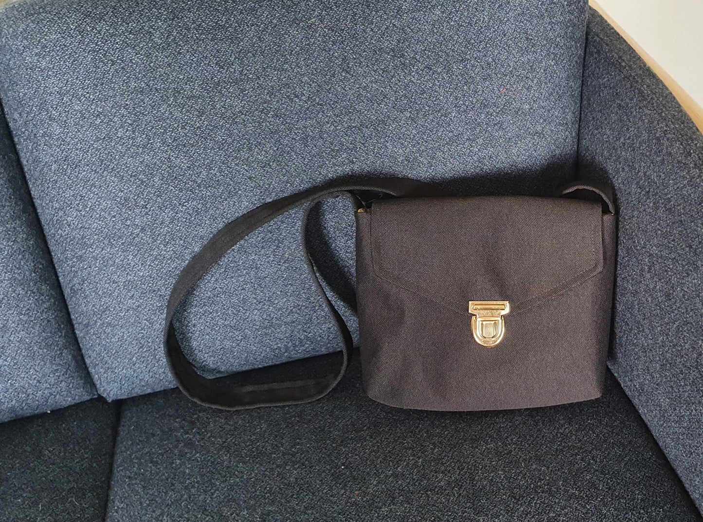 Shoulder bag: Black