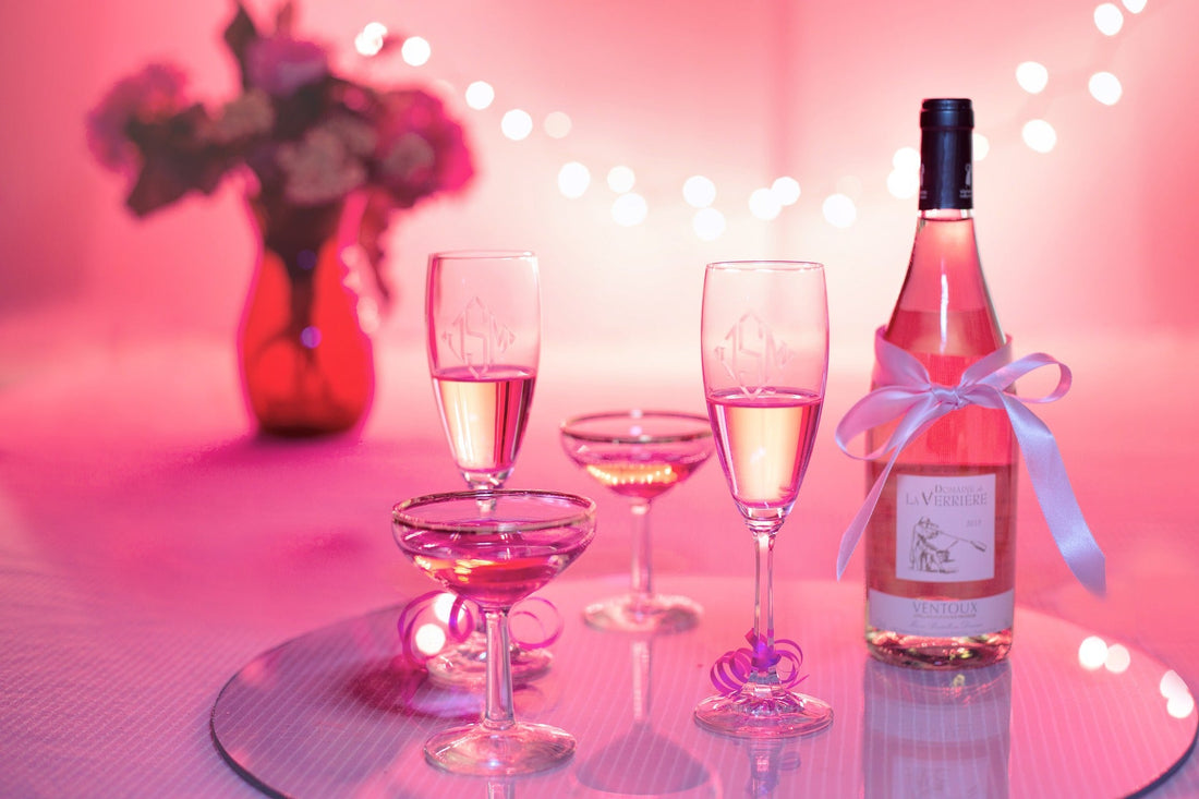 Blog billede med champagne og glas til fejring af webshop