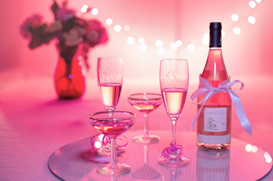 Blog billede med champagne og glas til fejring af webshop